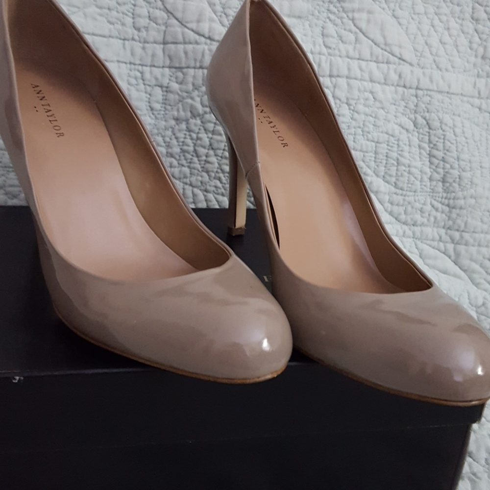 Ann Taylor patent leather shoes